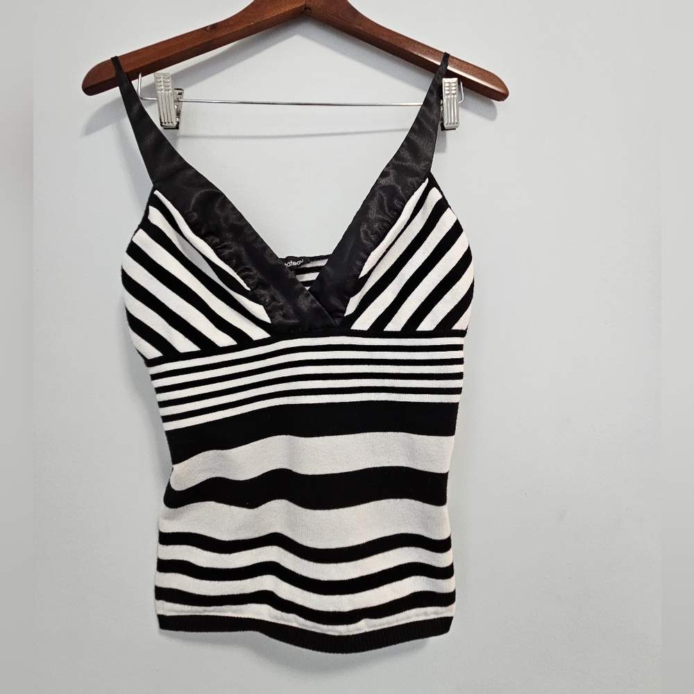 Le Chateau V-Neck Spaghetti Strap Tank  - Size US M